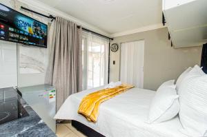 TV a/nebo společenská místnost v ubytování WinHaven Guest House