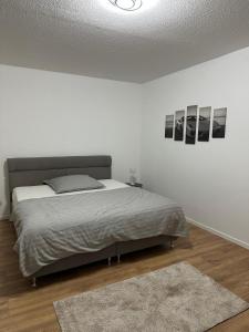 En eller flere senge i et værelse på Ferien Apartment vS + 4 billeder