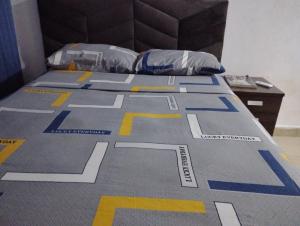 En eller flere senge i et værelse på Roominlapaz + 1 billede