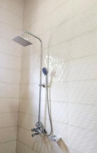 Ένα μπάνιο στο Kinyanjui's homes 004