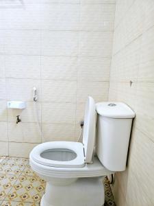 Ένα μπάνιο στο Kinyanjui's homes 004