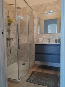 a bathroom with a shower and a sink at La Casa Vacanze di Grace in Follonica +4 photos