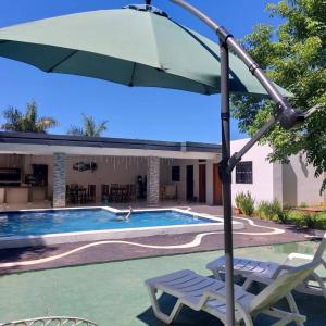 La alberca dentro o cerca de Elegant house equipped for groups