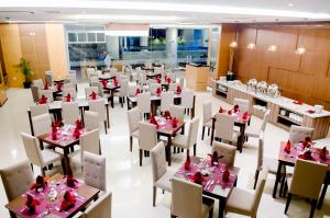 Restoran ili drugo mesto za obedovanje u objektu Tara Hotel Yogyakarta