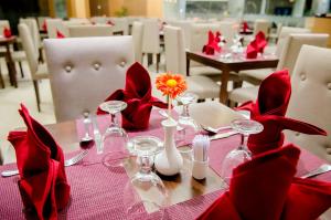 Restoran ili drugo mesto za obedovanje u objektu Tara Hotel Yogyakarta