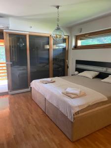 Ένα ή περισσότερα κρεβάτια σε δωμάτιο στο Ella