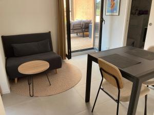 Et opholdsområde på T2 cozy terrasse 40 m2 et pergola