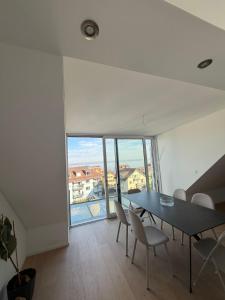 Rõdu või terrass majutusasutuses Elegante Maisonette mit See-Panorama in Rorschach