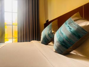 Postel nebo postele na pokoji v ubytování Oasis Breez - Family Room + 9 fotografií