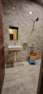 Koupelna v ubytování Ayodhya Guest House