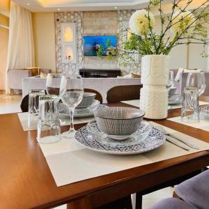 Μια τηλεόραση ή/και κέντρο ψυχαγωγίας στο Home Sweet Home