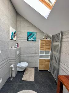 Ένα μπάνιο στο Dukes View -explore Haspengouw & surrounding towns