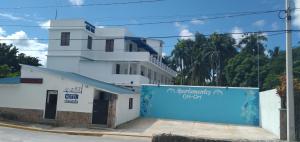 Το κτήριο όπου στεγάζεται  το ξενοδοχείο διαμερισμάτων