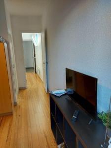 a living room with a large flat screen tv at F1 indépendant dans pavillon proche centre-ville in Bourg-lès-Valence