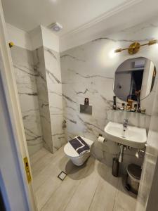 Un baño de Archontiko Hotel