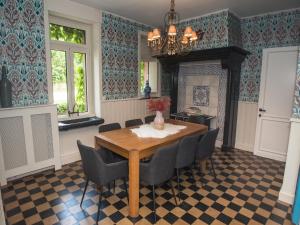 Η κουζίνα ή μικρή κουζίνα στο Luxury Estate with Pool & Spa