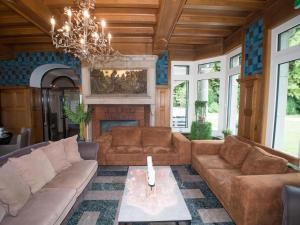 Χώρος καθιστικού στο Luxury Estate with Pool & Spa