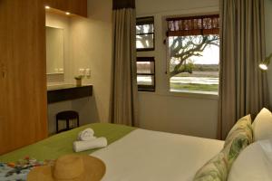 Postel nebo postele na pokoji v ubytování Ngwenya Lodge