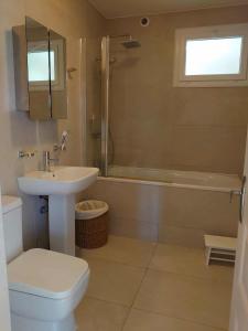 Koupelna v ubytování 8COL12 Villa de caractère avec piscine privée