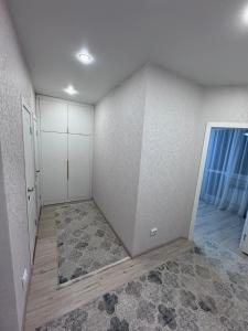 Fotografie z fotogalerie ubytování Посуточно 1 комнатная Драмтеатр, школа НИШ, спорт комплексы Жекпе жек, теннисный центр, легкоатлетический центр, центральный бассейн, ЖК Park city, ТЦ MAXI MALL v destinaci Zhezdi