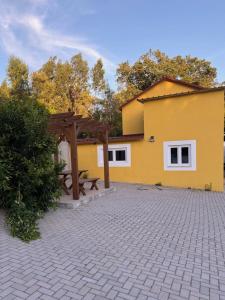 Το κτήριο όπου στεγάζεται  η βίλα