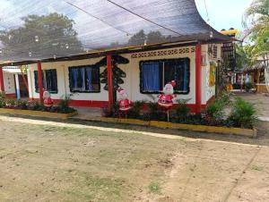 Afbeelding uit fotogalerij van Hostal VILLA JULIANA in Los Manguitos