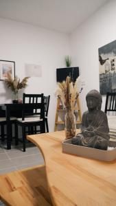 a statue sitting on a table in a room at City-Apartment - mit Innenhoflage - Nähe Altstadt & Hbf in Saarbrücken