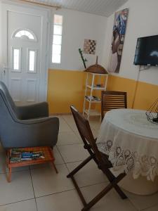 Μια τηλεόραση ή/και κέντρο ψυχαγωγίας στο flech kann