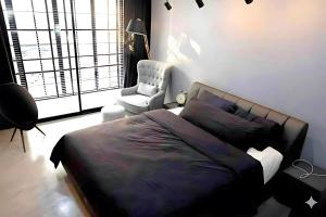 En eller flere senge i et værelse på Self Check-in - HOUSE BKK96 Old Town Oasis - Your Cozy & Local Eats