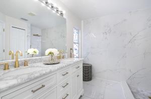 Koupelna v ubytování Family Launch View Stay, Modern and Bright + 16 fotografií