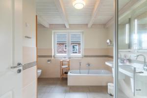 Koupelna v ubytování Blanker Hans + 37 fotografií