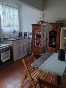 Kuchyň nebo kuchyňský kout v ubytování Refugio dos viajantes