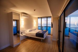 Ένα ή περισσότερα κρεβάτια σε δωμάτιο στο Beautiful Sea View first Line +52 φωτογραφίες