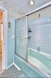 Koupelna v ubytování The Honey Home + 30 fotografií