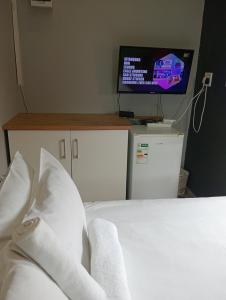 Postel nebo postele na pokoji v ubytování Melee's house