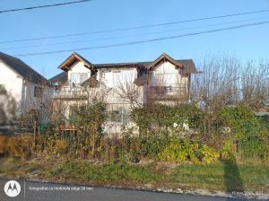 a house seen through the window of a bus at Casa Albinelor in Braşov