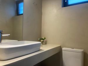 Koupelna v ubytování Arion Hotel