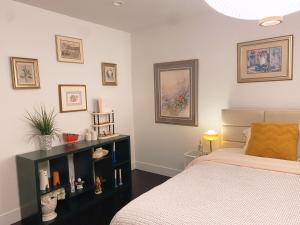 Ένα ή περισσότερα κρεβάτια σε δωμάτιο στο Cora Rivergarden Retreat