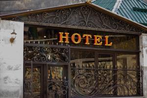 Majutusasutuses Sky Nest olev sertifikaat, autasu, silt või muu dokument