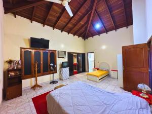 Ένα ή περισσότερα κρεβάτια σε δωμάτιο στο Casa Quinta en Ñemby