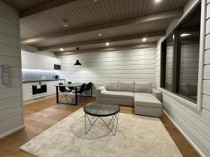 Kuchyň nebo kuchyňský kout v ubytování Naava Chalet 302 - Gorgeous apartment with lake view