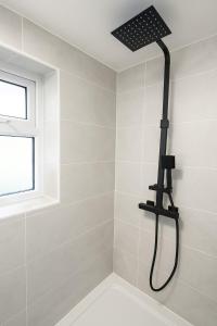 Koupelna v ubytování Quiet & Modern 3-Bed Home Near Beach & Marina + 18 fotografií