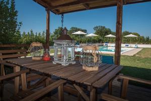 Bazén v ubytování B&B Colle Cucchiara nebo v jeho okolí
