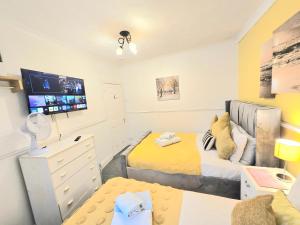 Televiisor ja/või meelelahutuskeskus majutusasutuses Gillings Villa -Perfect For Long & Short Stays