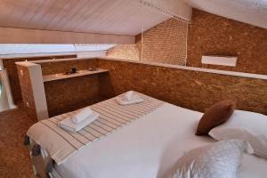 Postel nebo postele na pokoji v ubytování Loft Médoc 8 pers - Balnéo, filet & châteaux