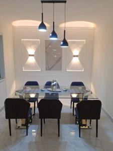 a dining room with a table and chairs and lights at Residencial cayena del este Santo Domingo este in La Grúa