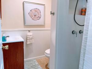 Koupelna v ubytování Little House in the Woods + 17 fotografií