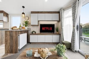 Μια τηλεόραση ή/και κέντρο ψυχαγωγίας στο Cormorant View Hayling Island