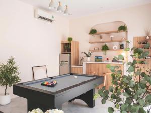 Kuchyň nebo kuchyňský kout v ubytování N&N Modern House-3BRs-Mini Golf-Bida-5mins walk to My Khe Beach + 26 fotografií