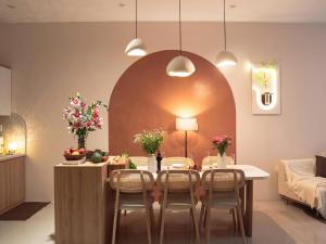 Posezení v ubytování N&N Modern House-3BRs-Mini Golf-Bida-5mins walk to My Khe Beach